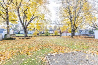 99 Cheney Ln in Newington, CT - Building Photo - Building Photo