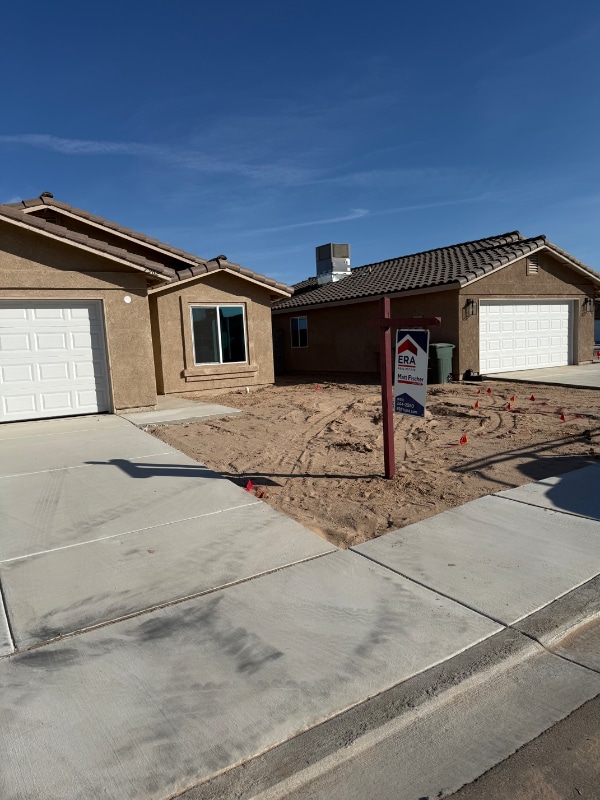 7962 E 47th St in Yuma, AZ - Foto de edificio - Building Photo