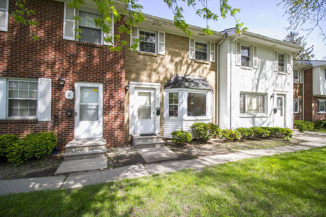 2731 Glendale Ave in Toledo, OH - Building Photo