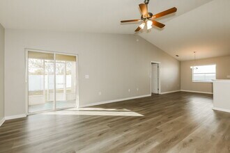 11341 Southwind Lake Dr in Gibsonton, FL - Building Photo - Building Photo