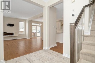 115 Discovery Cres in Ottawa, ON - Building Photo - Building Photo