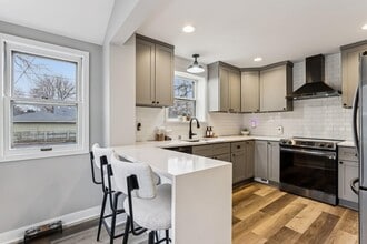 6463 N Garden Grove Ln in Glendale, WI - Building Photo - Building Photo