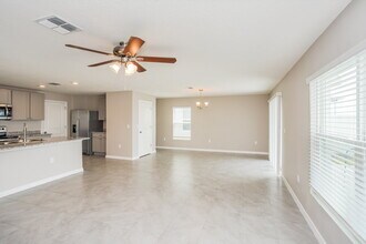 1212 7th Ave NW in Ruskin, FL - Foto de edificio - Building Photo