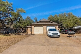 8904 Pineridge Dr in Austin, TX - Building Photo - Building Photo