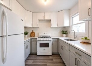 13 E 17th St in Bayonne, NJ - Building Photo - Building Photo