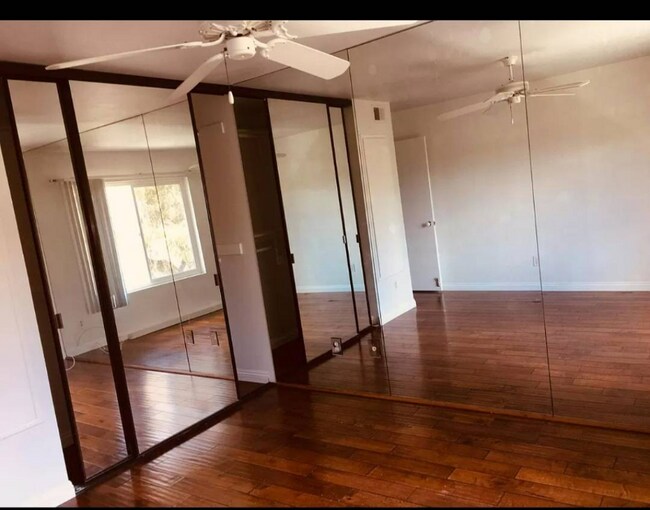 13382 Tiverton Rd in San Diego, CA - Foto de edificio - Building Photo