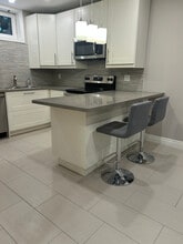 130 Napoli Dr in Hamilton, ON - Building Photo - Building Photo