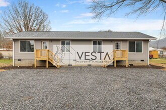 59 Scates St in Waynesville, NC - Building Photo - Building Photo