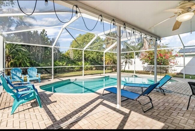 4716 Soapstone Dr in Tampa, FL - Building Photo - Building Photo