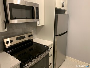 34 A Padanaram Rd in Danbury, CT - Foto de edificio - Building Photo