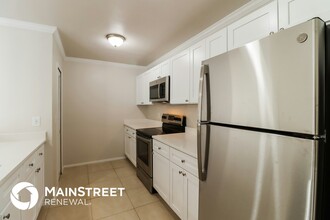 6909 Silvermill Dr in Tampa, FL - Building Photo - Building Photo