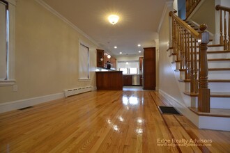 160 Bigelow St, Unit 1 in Boston, MA - Building Photo - Building Photo