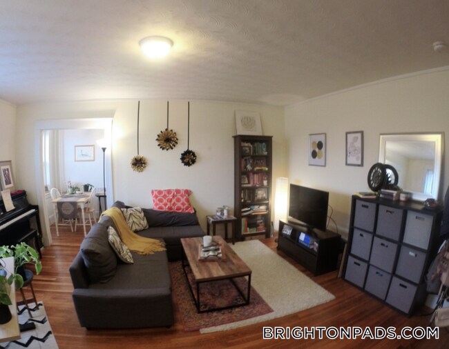 1615 Commonwealth Ave in Boston, MA - Building Photo - Building Photo