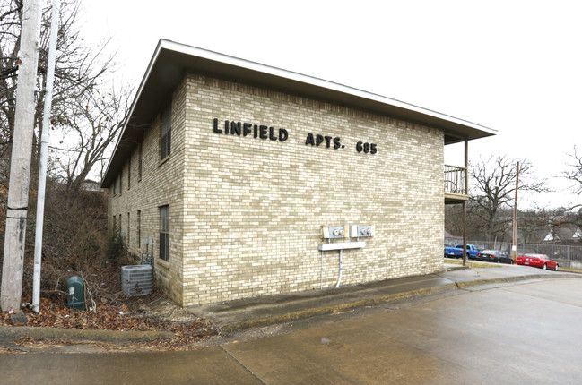 685 N Leverett Ave in Fayetteville, AR - Foto de edificio - Building Photo