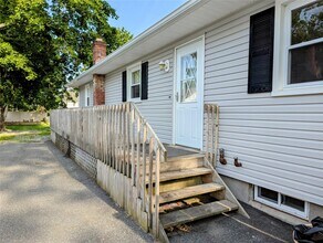 139 Pine Neck Ave in East Patchogue, NY - Building Photo - Building Photo
