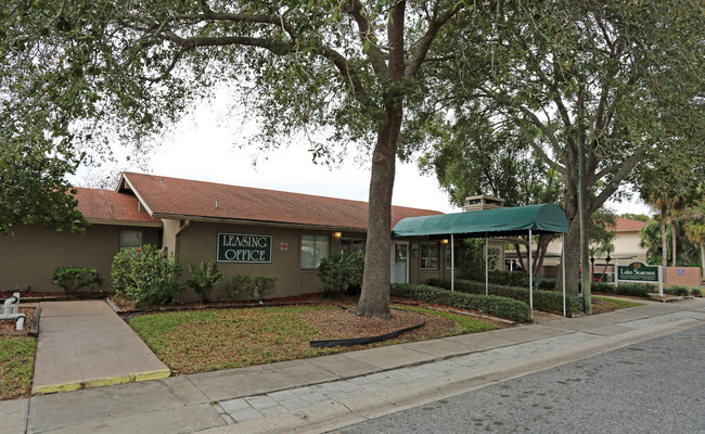 Lake Starcrest Village Apartments photo'