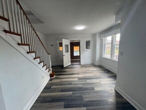 1806 Hoffnagle St in Philadelphia, PA - Building Photo - Building Photo