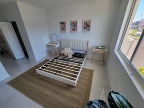 935 SW 72nd Ave, Unit A2 in Miami, FL - Building Photo - Building Photo