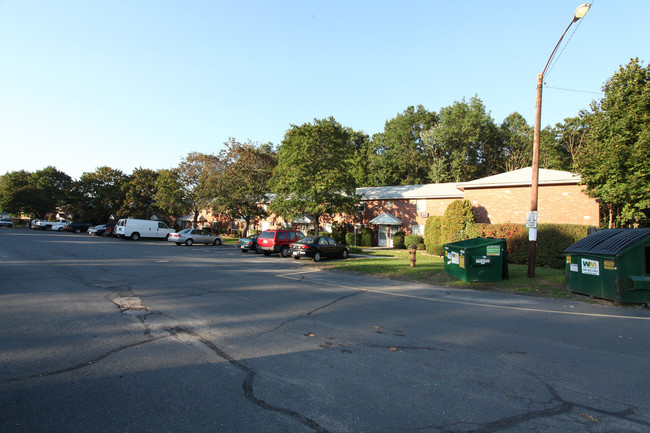 Lamplighter Apartments in Feeding Hills, MA - Building Photo - Building Photo