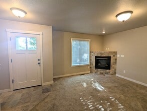 407 NW 25th St in Redmond, OR - Building Photo - Building Photo