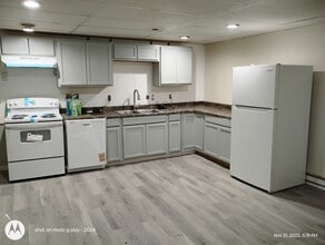 93 Pleasant St, Unit 93D Pleasant St in Ware, MA - Building Photo - Building Photo