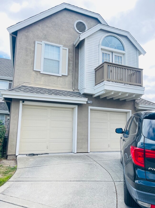 property at 37540 Chauntry Cmn