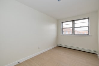 Tyson Arms Apartments in Philadelphia, PA - Foto de edificio - Interior Photo