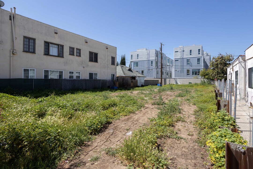 1153 N Gordon St in Los Angeles, CA - Building Photo