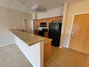 3501 Wellington Ct, Unit 409 in Rolling Meadows, IL - Foto de edificio - Building Photo