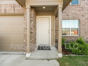 6510 Vivaldi Isle in San Antonio, TX - Building Photo - Building Photo
