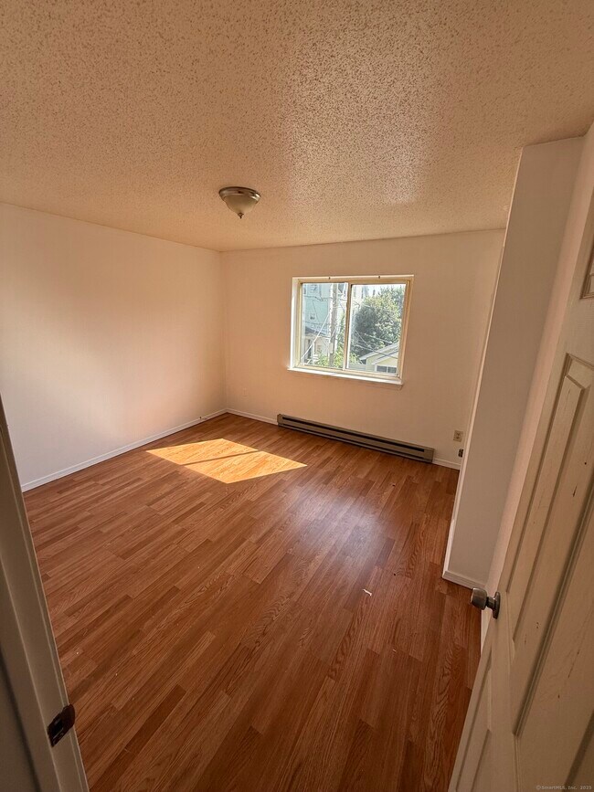 35 Woodward Ave in Waterbury, CT - Building Photo - Building Photo
