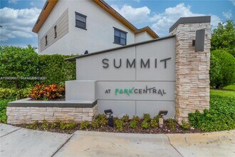 10500 NW 78th Terrace in Doral, FL - Building Photo - Building Photo