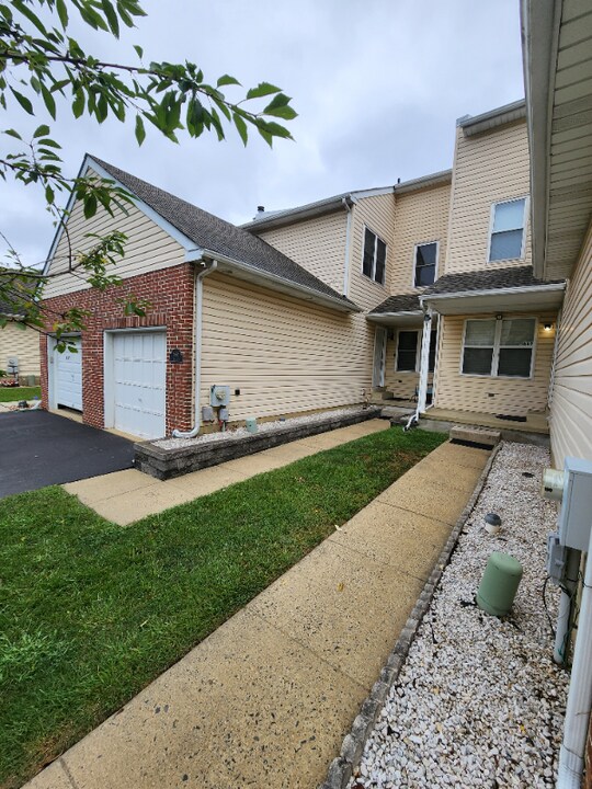 648 Yale Ct in Bensalem, PA - Building Photo