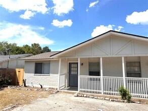 6910 Circle S Rd in Austin, TX - Building Photo - Building Photo