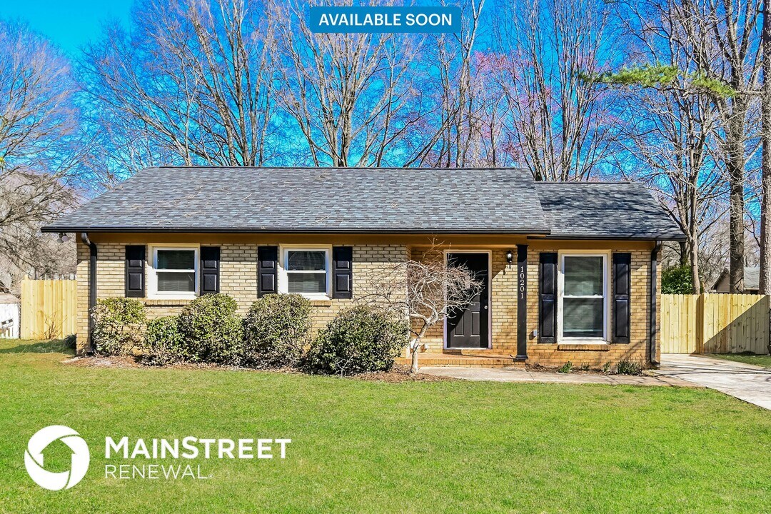 10201 Arbor Dale Ave in Charlotte, NC - Building Photo