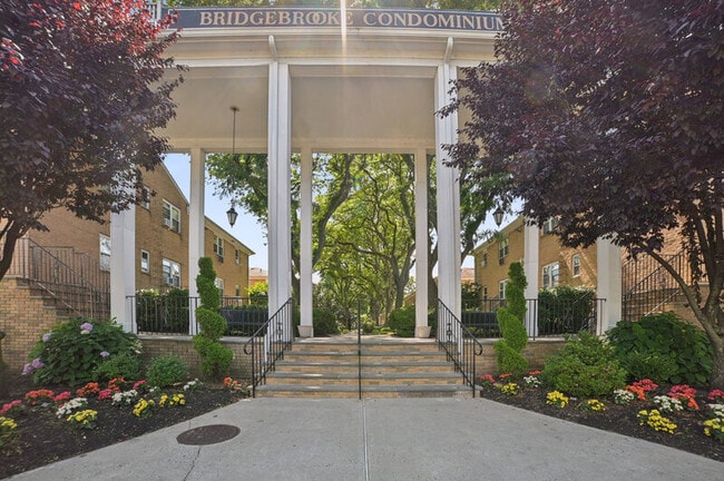 property at 725 Joralemon St