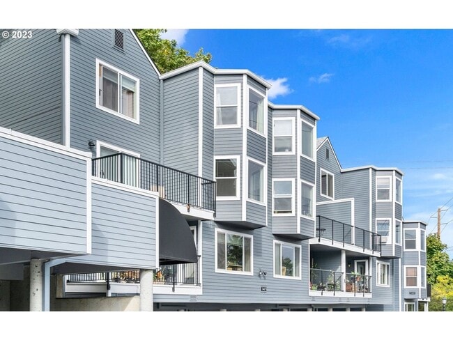 property at 3473 SW Barbur Blvd