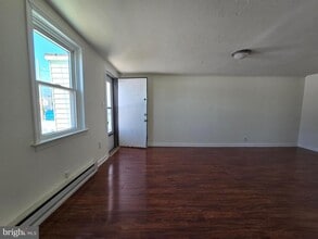 76 Chestnut St in Leipsic, DE - Building Photo - Building Photo