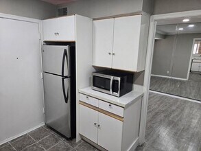 7812 Royal Ln in Dallas, TX - Building Photo - Building Photo
