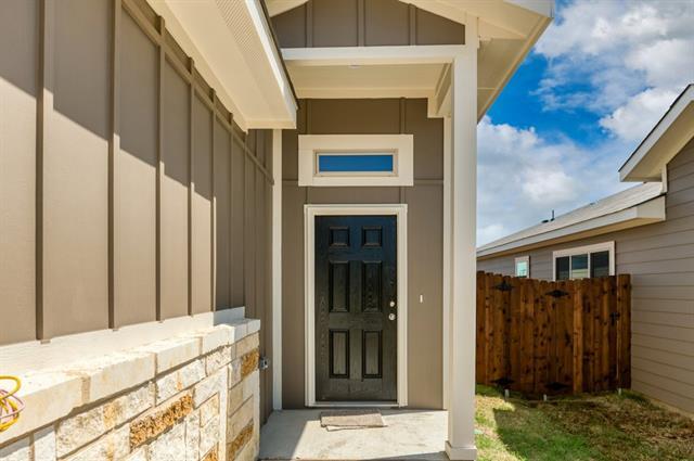 744 Wheatfield Dr in Venus, TX - Foto de edificio - Building Photo