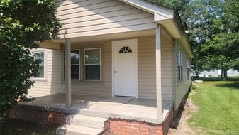 1960 Ceasarville Rd in Wetumpka, AL - Building Photo