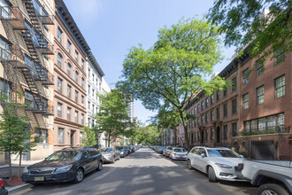 512 E 87th St in New York, NY - Foto de edificio - Building Photo