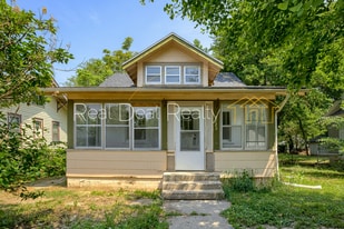 2722 Crown Point Ave