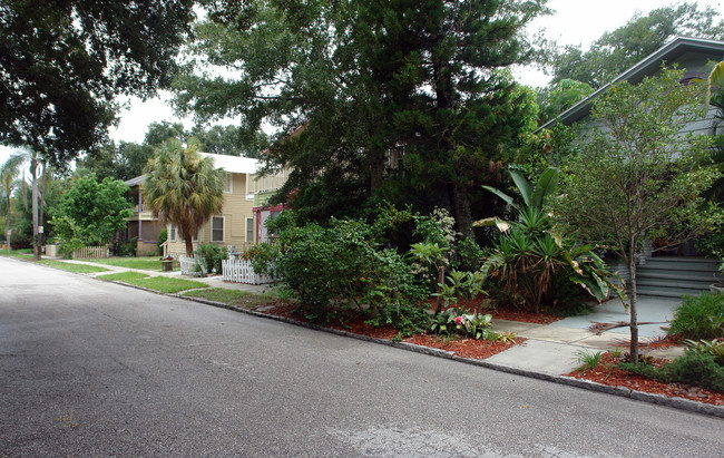 1238 10th St N in St. Petersburg, FL - Foto de edificio - Building Photo