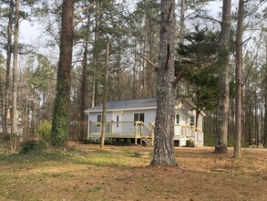 590 McCurdy Rd in Villa Rica, GA - Foto de edificio - Building Photo