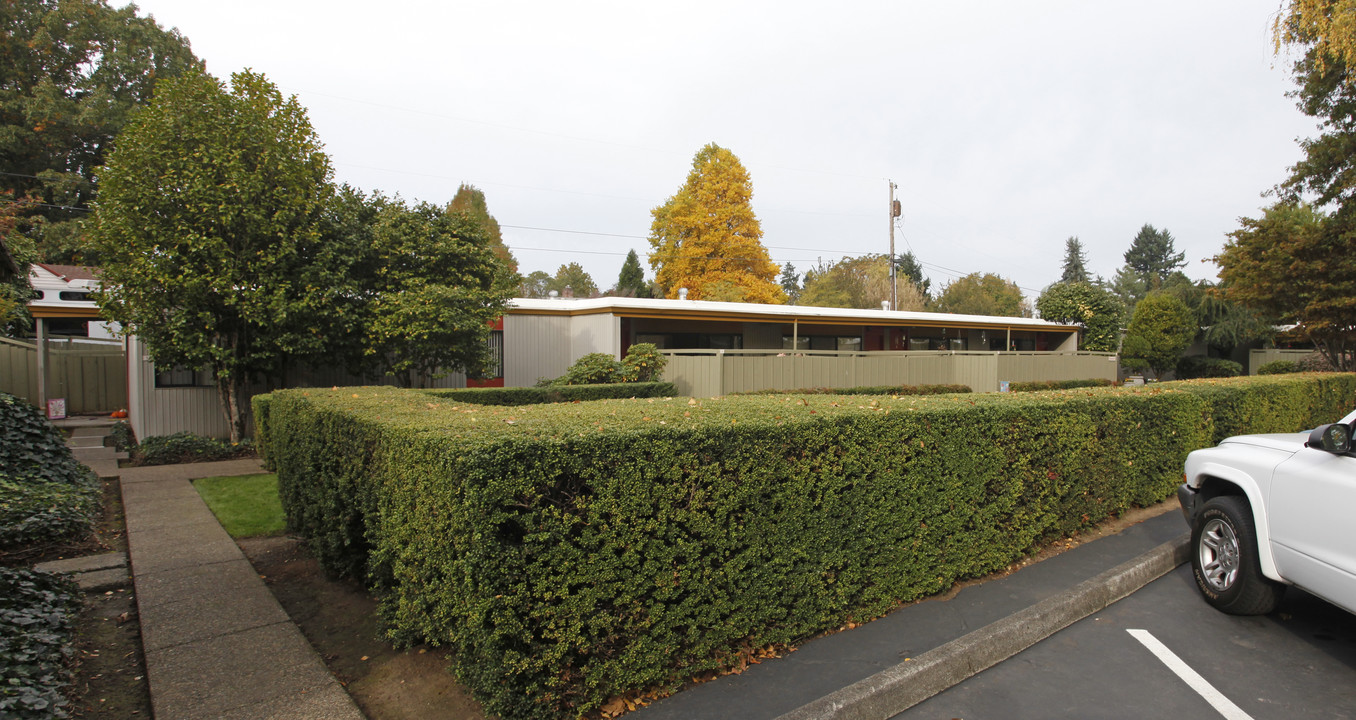 King Plaza Apartments in Portland, OR - Building Photo