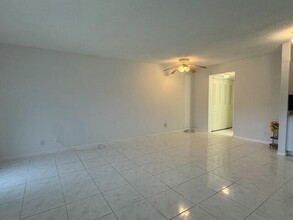 275 Camden L in West Palm Beach, FL - Building Photo - Building Photo