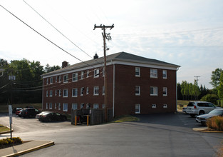 Patrick Henry Apartments in Arlington, VA - Building Photo - Building Photo