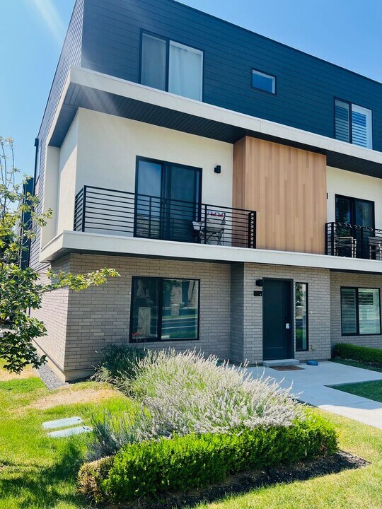 433 W 620 N in Centerville, UT - Building Photo
