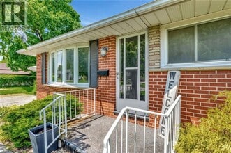 1017 Braeside St in Woodstock, ON - Building Photo - Building Photo